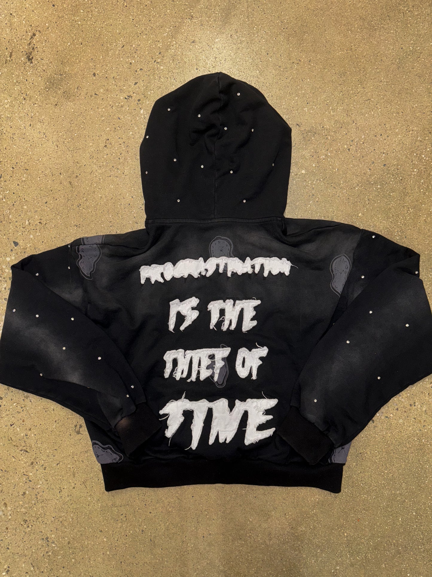 NO PROCRASTINATOR HOODIE - BLACK